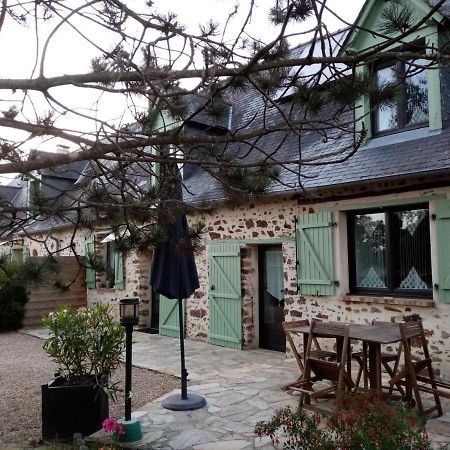 Chambre D Hote La Roussiere Saint-Ouen-Des-Toits Екстериор снимка
