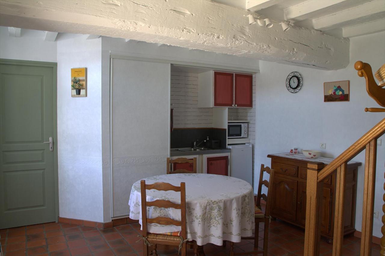 Chambre D Hote La Roussiere Saint-Ouen-Des-Toits Екстериор снимка