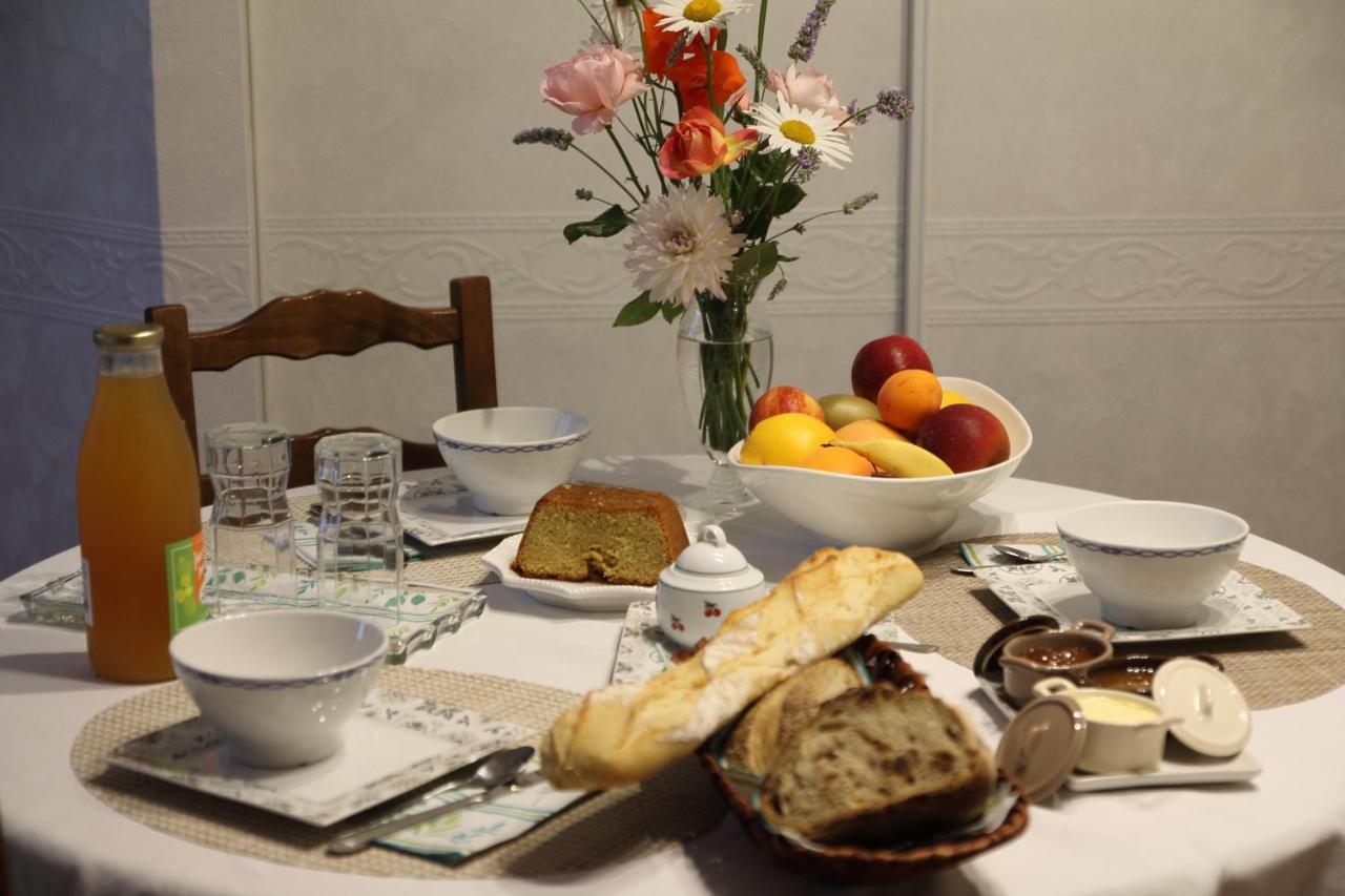 Chambre D Hote La Roussiere Saint-Ouen-Des-Toits Екстериор снимка